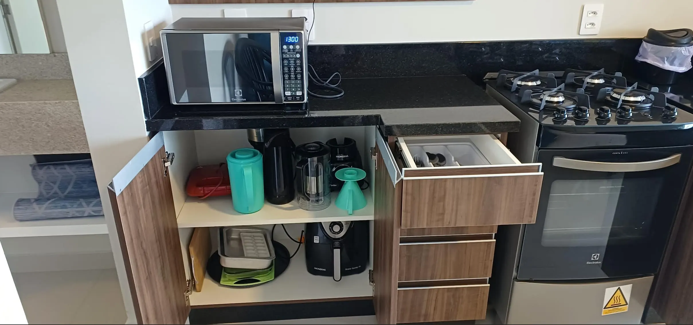 Cozinha completa do apartamento