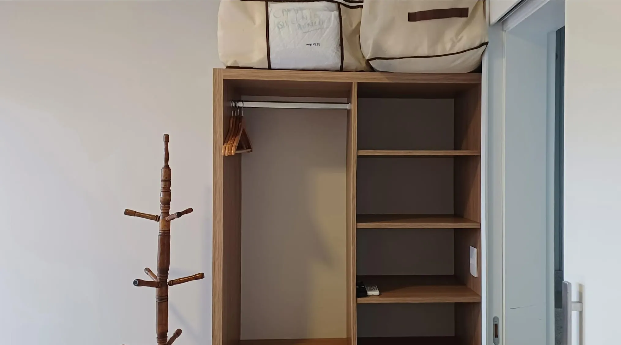 Guarda-roupa do quarto