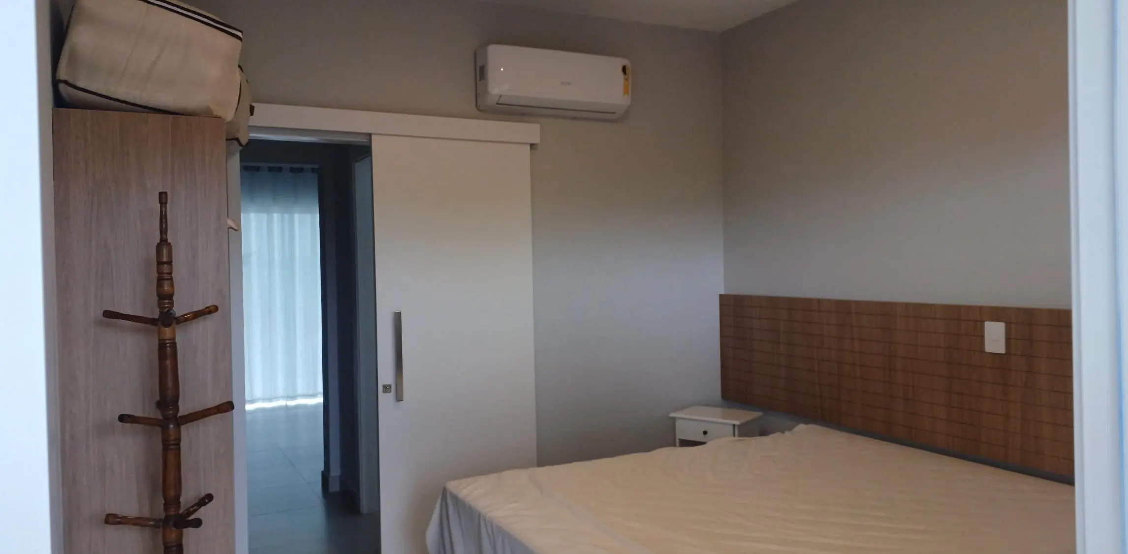 Quarto com cama queen size