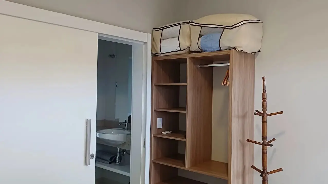 Guarda-roupa do quarto